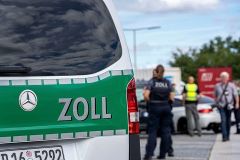 State-wide checks on motorway traffic in North Rhine-Westphalia, by police and customs, in
