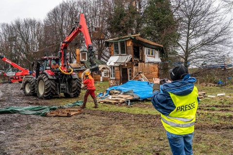 2nd day of the clearing of the hamlet of Lützerath, by the police, of tree houses and huts,