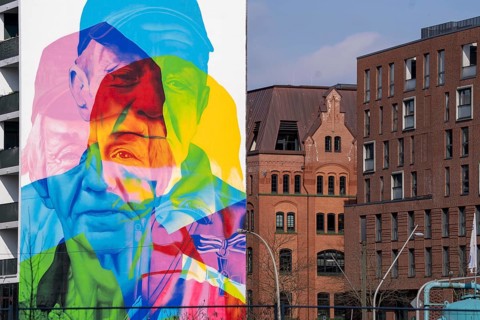 Hafencity, Überseequartier, mural on Shanghaiallee, Dear Uwe x 30 Jahre Hinz&Kunzt was created on