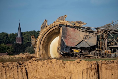 Opencast lignite mine Garzweiler II, bucket wheel excavator during excavation, at the edge of the