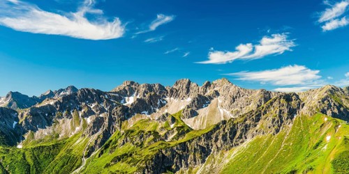 Mountain panorama from Fellhorn, 2038m, to Schüsser, 2259m, Hochgehrenspitze, 2251m and Walser