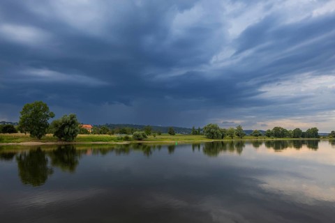 Thunderstorm front builds up over Radebeul on the banks of the Elbe, Radebeul, Radebeul, Saxony,