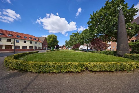 Small green area with Marian column in Dülmen, Münsterland, Coesfeld district, North