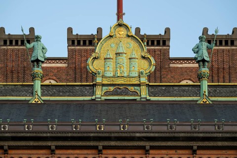Gilded city coat of arms, town hall in the National Romantic style by Martin Nyrop, Town Hall