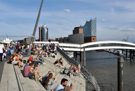 Europe, Germany, Hanseatic City of Hamburg, Jan Fedder Promenade, St. Pauli Landungsbrücken, Elbe