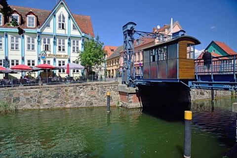 Europe, Germany, Mecklenburg-Western Pomerania, Plau am See, Lake Plau, Elde-Müritz waterway, lift