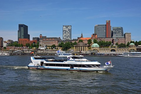 Europe, Germany, Hanseatic City of Hamburg, St. Pauli, Landungsbrücken, Elbe, view across the Elbe