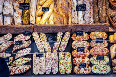 Baked snacks, pizza, baguettes and cheese sticks. In times of a shortage of skilled labour,