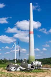 Repowering of a wind farm, near Brilon-Radlinghausen, 2 old turbines are demolished, rotors and