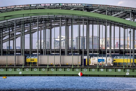 Railway Elbe bridges, at Elbbrücken station, spanning the Norderelbe, goods train, regional train,