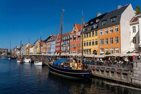 Nyhavn, in the Frederiksstaden district, harbour district with houses over 300 years old, promenade