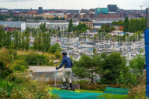 CopenHill, waste incineration plant and artificial ski slope, skiing with a view of Margretheholms