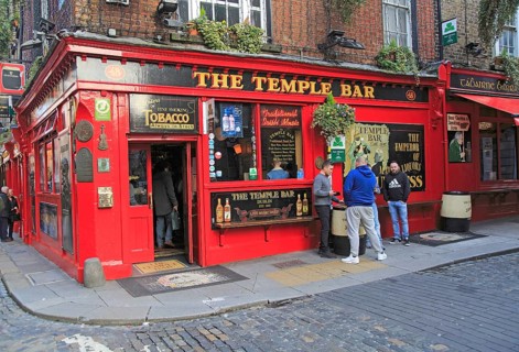 The Temple Bar traditional pub, city of Dublin, Ireland, Irish Republic, Europe