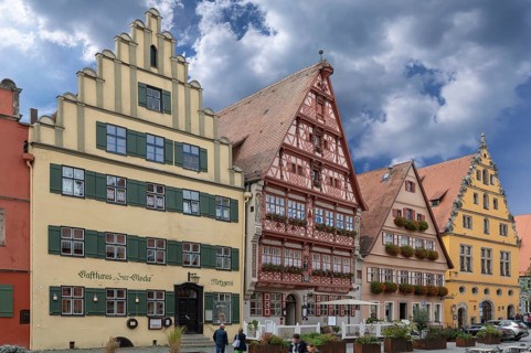 Medieval inns, on the left Gasthaus Zur Glocke, Deutsches Haus and on the far right Alte Schranne,