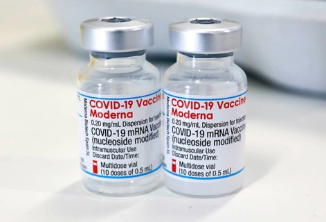 Schoenefeld, 03.12.2021, Ampoules with the active substance Moderna for vaccinations against