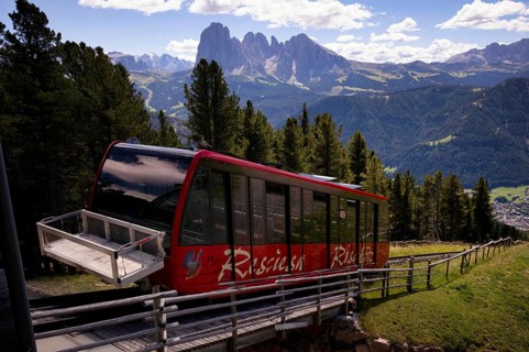Funicular railway to the Rasciesa, Resciesa, Val Gardena, Trentino, South Tyrol, Italy, Europe