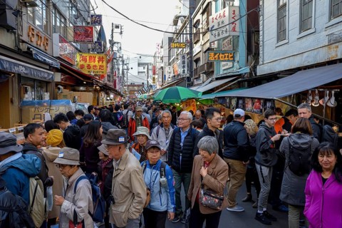 Visitors to Tsukiji Market, Chuo District, Tokyo, Japan, Asia