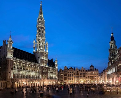 Grande Place or Grote Markt, left City Hall, right Maison du Roi, Twilight, Brussels, Belgium,