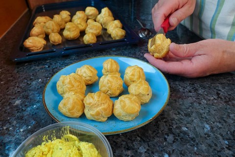 Swabian cuisine, preparing mini cream puffs, slicing eclairs, profiteroles, piping pastries, oven