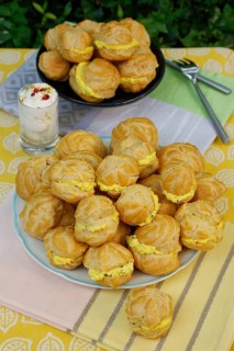 Swabian cuisine, mini cream puffs filled with goat's cream cheese, cream cheese éclairs,