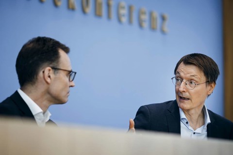 Karl Lauterbach (SPD), Federal Minister of Health, and Stephan Baldus, Clinic Director at the Heart