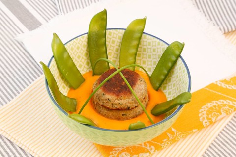 Vegetarian cuisine, walnut cakes on sugar snap peas with pumpkin sauce, sauce, vegetables, snow