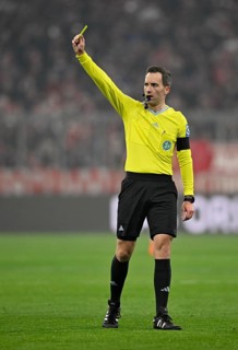 Referee Benjamin Brand shows yellow card, yellow, caution, Allianz Arena, Munich, Bayern, Germany,