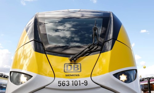 The locomotive of the Mireo Plus H hydrogen train at the InnoTrans trade fair. Siemens Mobility