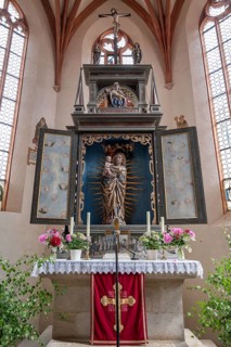 Renaissance high altar from 1611 with the Pietà and the Madonna of the Crescent Moon with crowning