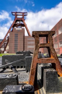 Zeche Zollverein in Essen, double trestle headframe of shaft 12, iron terrain model, for