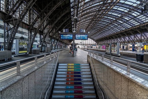 Effects of the coronavirus crisis, empty tracks at the main railway station, Cologne, Germany,