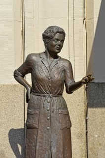 Europe, Germany, Northern Germany, Ohnsorgtheater, popular actress, life-size bronze statue of