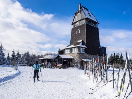 Restaurant Hanskühnenburg, hikers take a break, winter landscape, cross country skiing, Harz
