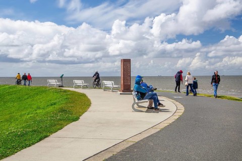 Dike promenade on the Wadden Sea in the district of Döse, North Sea spa town of Cuxhaven, North Sea