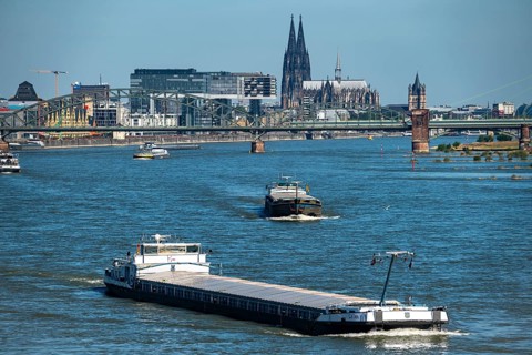 Crane houses, at the customs harbour, Cologne-South, residential and office high-rise buildings,