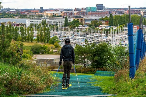 CopenHill, waste incineration plant and artificial ski slope, skiing with a view of Margretheholms