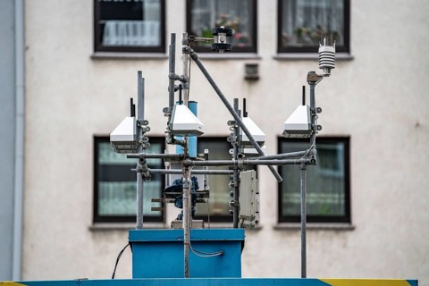 Air quality monitoring station, on the B7, Friedrich-Engels-Alle in Wuppertal, operated by the