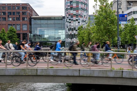 Central cycle path on the Vredenburgviaduct, at the Hoog Catharijne shopping centre, behind Utrecht
