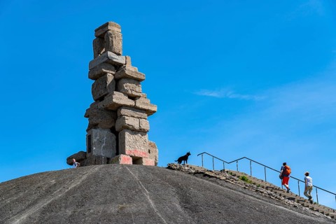 Rheinelbe spoil tip in Gelsenkirchen, 100 metre high spoil tip, landscape park, with the sculpture