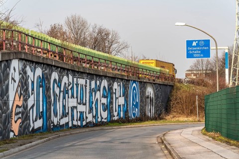 Large-format mural, graffiti, of the Schalke fan scene, below the A42 motorway,