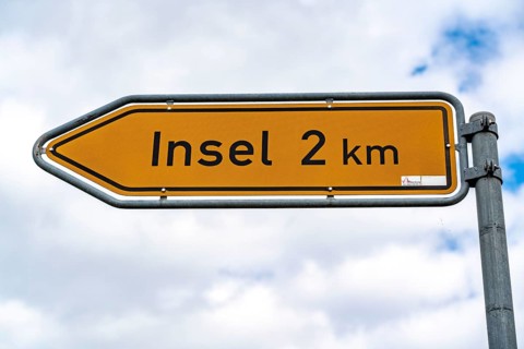 Signpost to the village of Insel, Lüneburg Heath, Lower Saxony, Germany, Europe