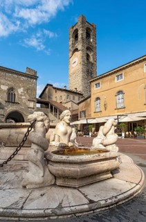 Fontana Contarini and Campanone tower, Piazza Vecchia, Citta alta, Bergamo, Italy, Europe