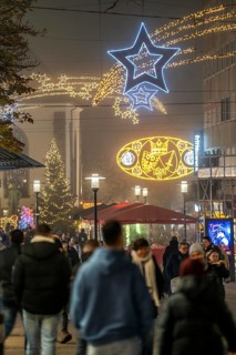 Pre-Christmas period, Christmas market in the city centre of Essen, Kettwiger Straße, North