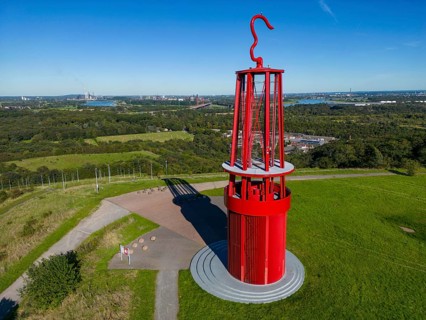 Rheinpreussen spoil tip in Mörs, spoil tip sign Das Geleucht, light installation, over the Rhine