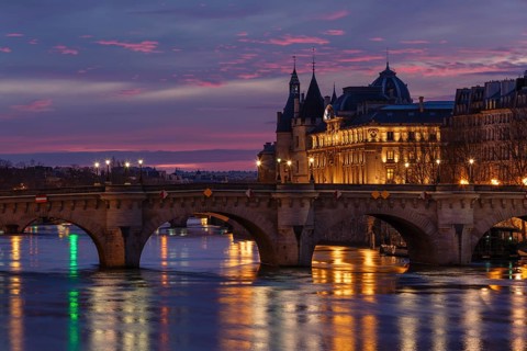 Pont Neuf and La Conciergerie Palace of Justice on the Seine, Ile de la Cite, Ile Saint-Louis,