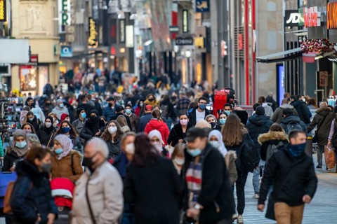 Shopping street Westenhellweg, shopping street, pedestrian zone, crowded, many people shopping,