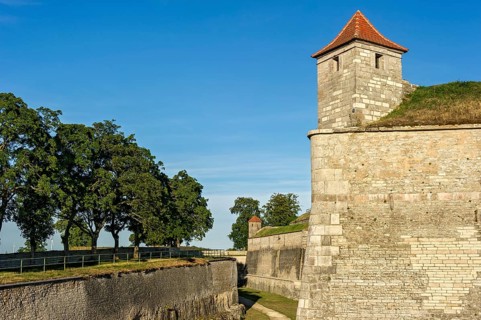 Guardhouse on fortress rampart, fortress wall with moat, bastion Kaltes Eck, behind bastion