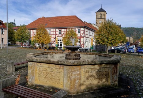 Fountain on the Plan, a cobbled square in the centre of Creuzburg. Creuzburg district, Thuringia,