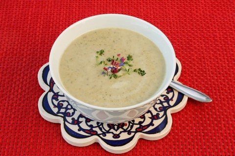 Swabian cuisine, Alblinsen chestnut soup, healthy, vegetarian, regional, soup served in a bowl with