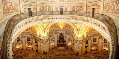 Church of Santa Engracia converted into National Pantheon, Central crossing and naves polychromed